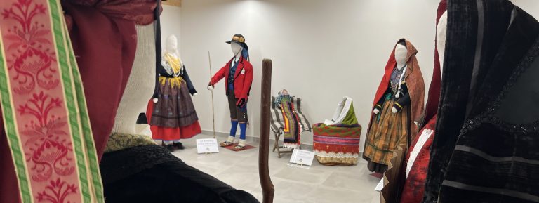 Exposición 30 aniversario · 
Folclore, identidad y tradición