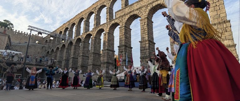 38º Festival Folclórico Internacional La Esteva · Segovia